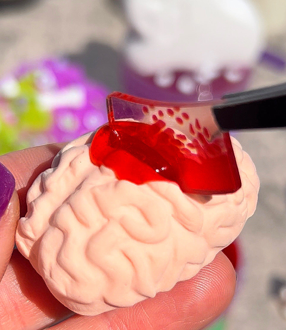 Walking Dead-A coated clear slime with a DIY clay brain
